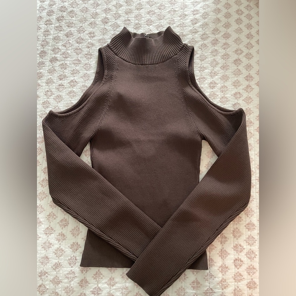 Astr the Label - Slim Fitting Turtleneck with Shoulder Cutouts